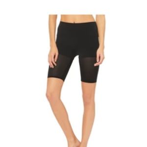 Alo 9” high waist lavish shorts